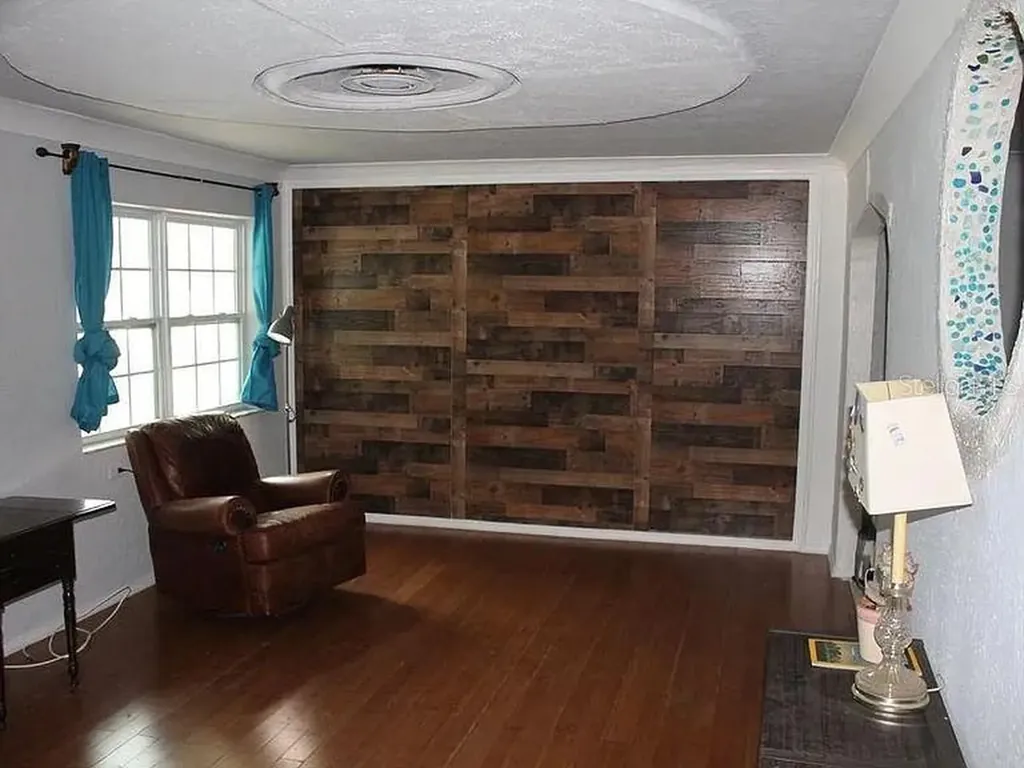 1005 16th Street N St Petersburg FL 33705