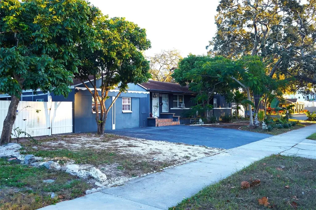 1005 16th Street N St Petersburg FL 33705