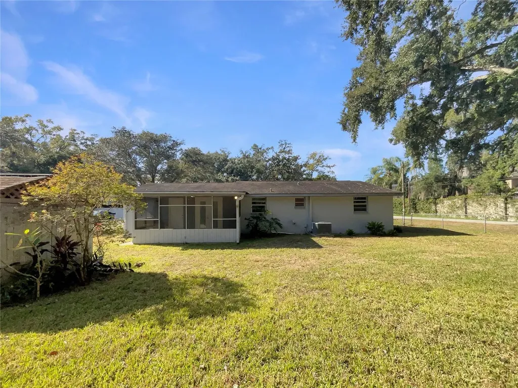 16423 Lake Byrd Drive Tampa FL 33618