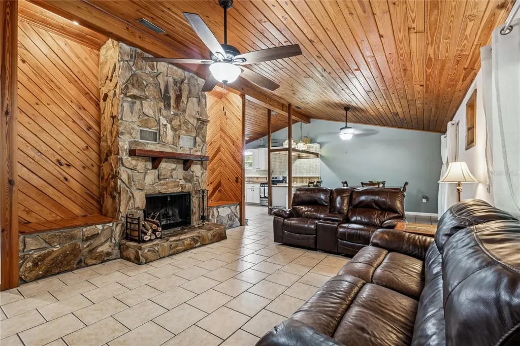 17641 Deerfield Drive Lutz FL 33558