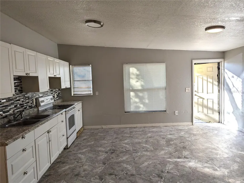 8713 N Mandarine Place Tampa FL 33617