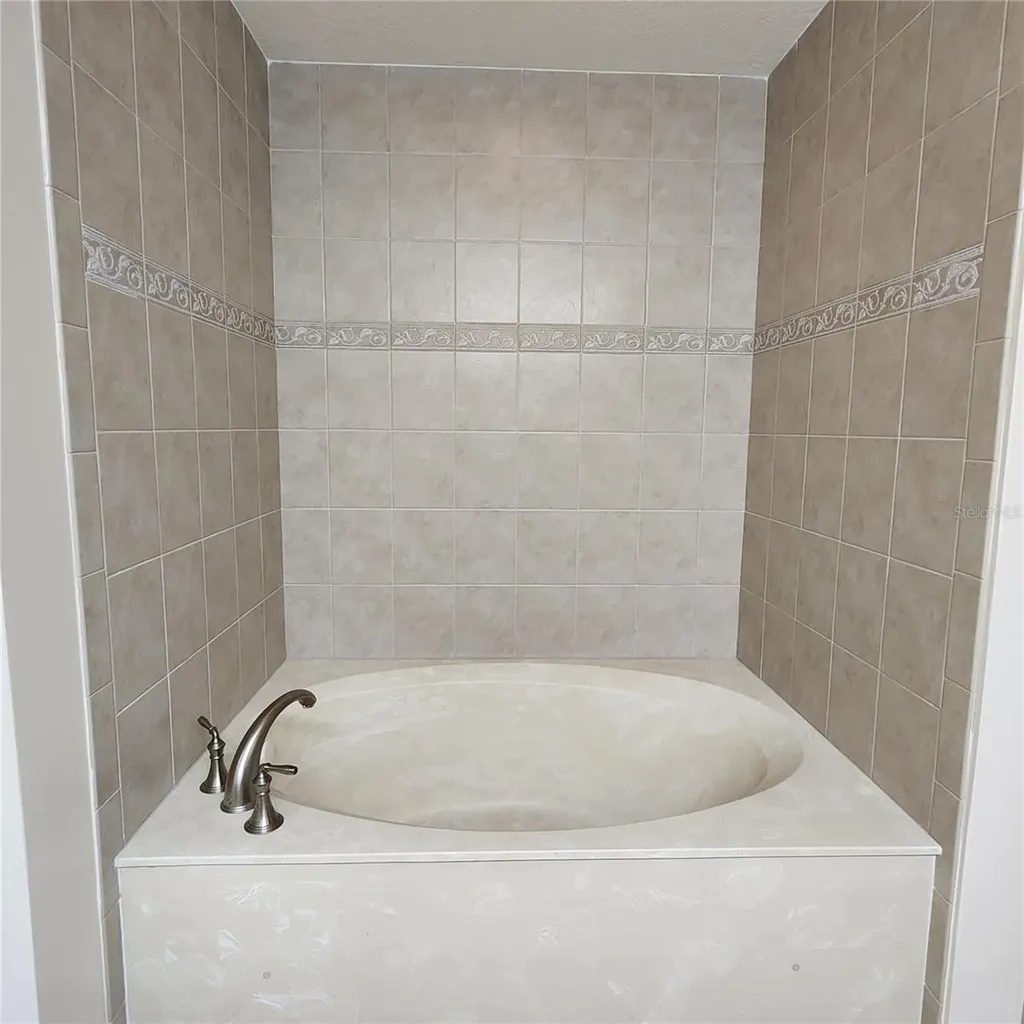 800 N Tamiami Trail Sarasota FL 34236