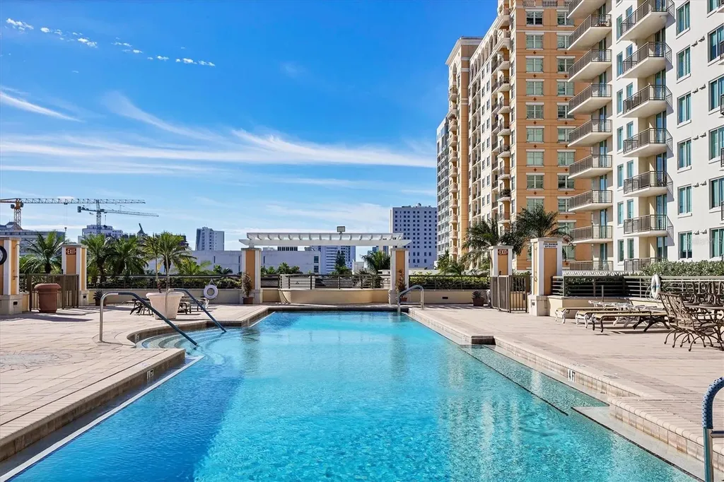 800 N Tamiami Trail Sarasota FL 34236