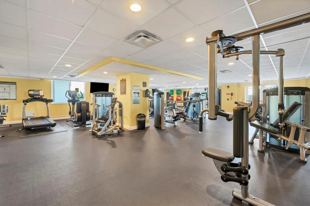 800 N Tamiami Trail Sarasota FL 34236