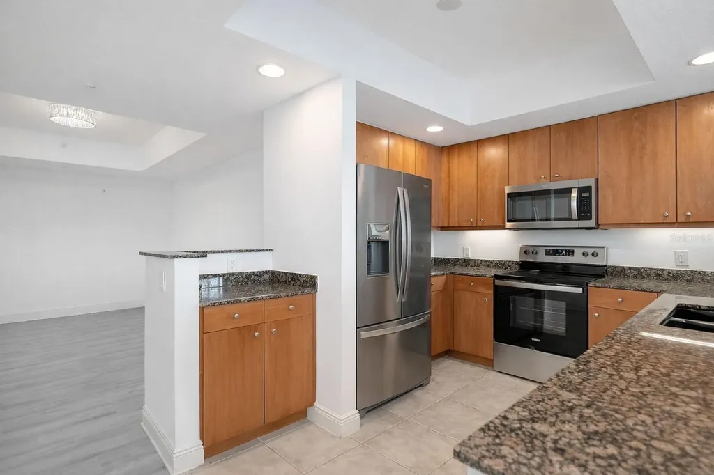 800 N Tamiami Trail Sarasota FL 34236