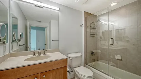 800 N Tamiami Trail Sarasota FL 34236