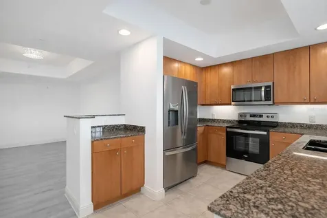 800 N Tamiami Trail Sarasota FL 34236