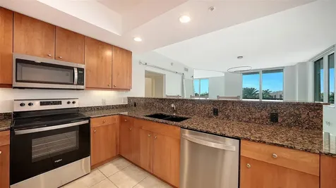800 N Tamiami Trail Sarasota FL 34236