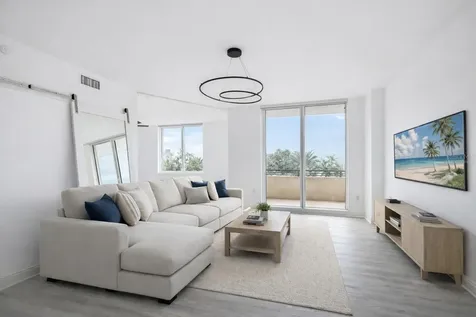 800 N Tamiami Trail Sarasota FL 34236