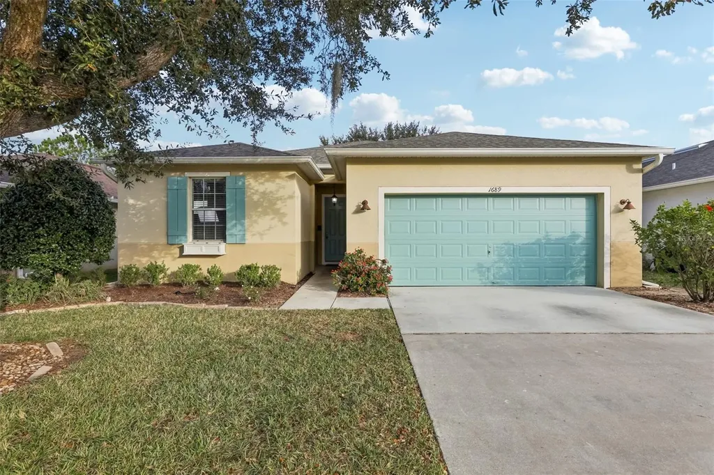 1689 Strathmore Circle Mount Dora FL 32757
