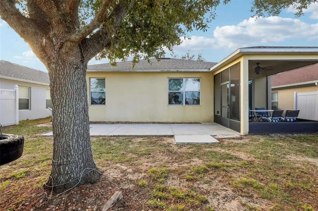 1689 Strathmore Circle Mount Dora FL 32757