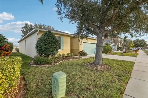 1689 Strathmore Circle Mount Dora FL 32757