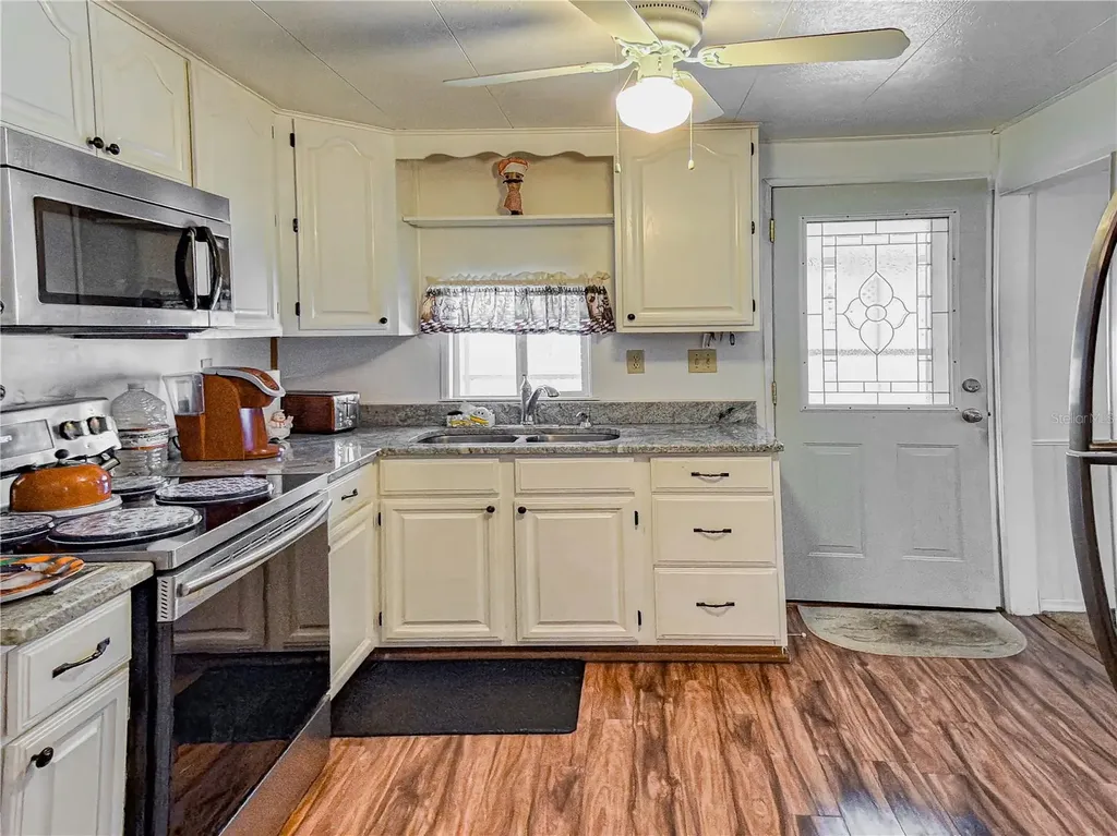 37331 Hammond Drive Zephyrhills FL 33541