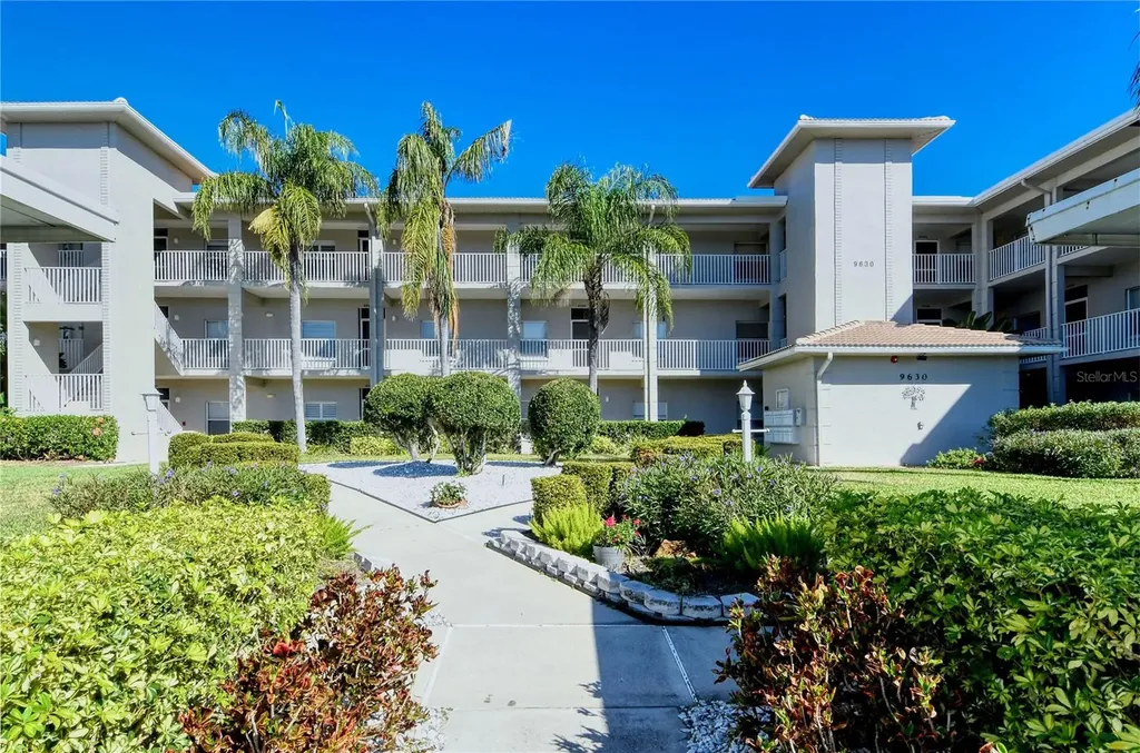 9620 Club South Circle Sarasota FL 34238