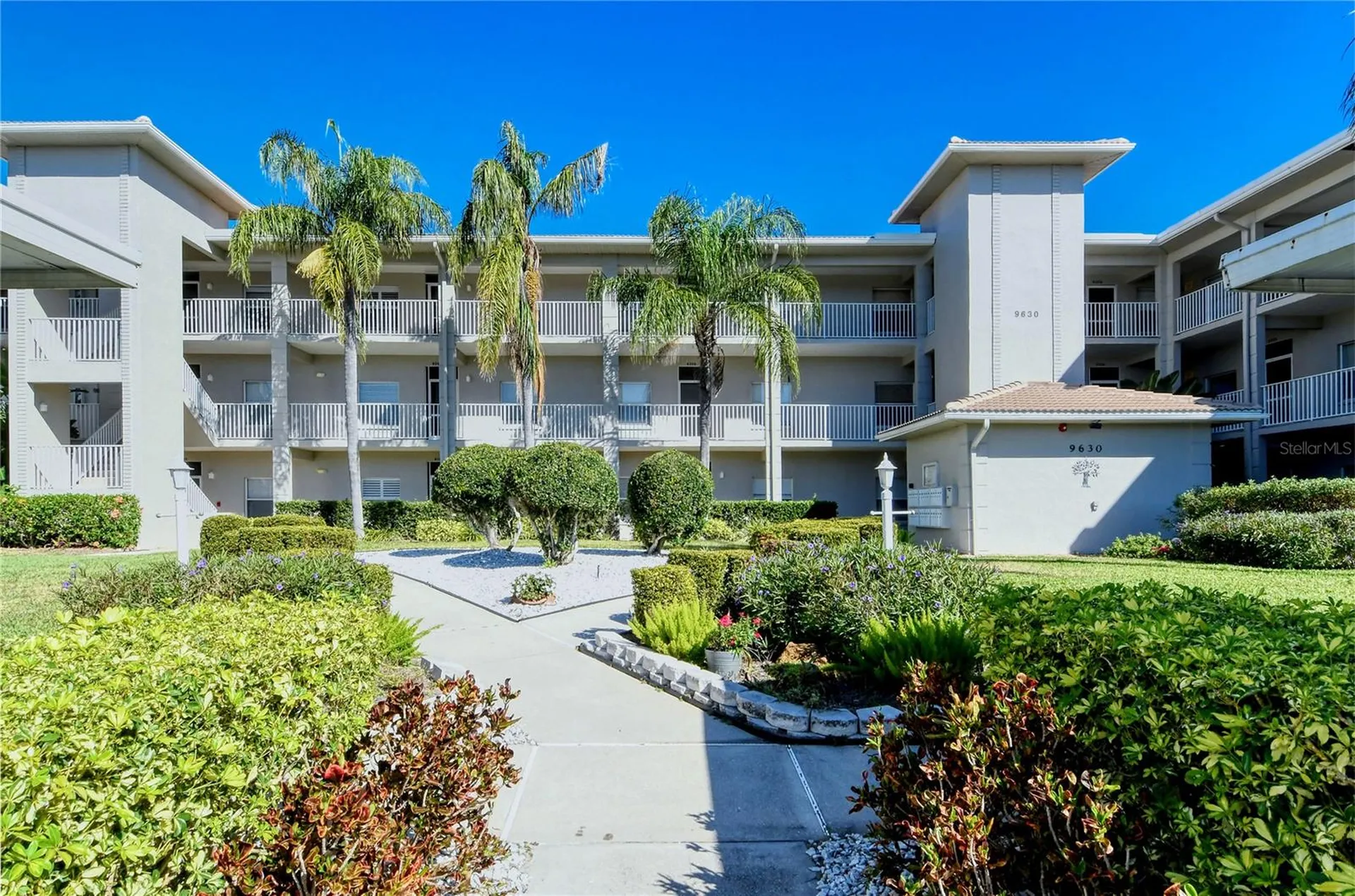 9620 Club South Circle Sarasota FL 34238