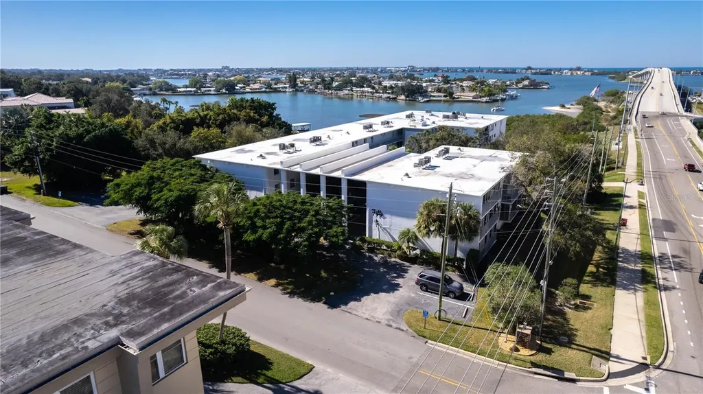 50 Harbor View Lane Belleair Bluffs FL 33770