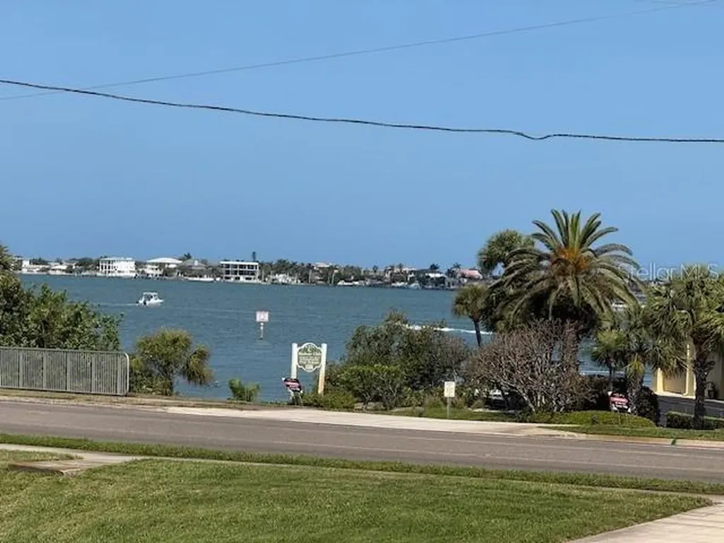 50 Harbor View Lane Belleair Bluffs FL 33770