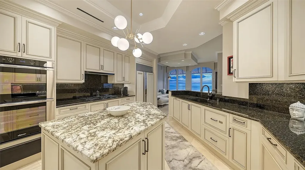 2052 Benjamin Franklin Drive Sarasota FL 34236