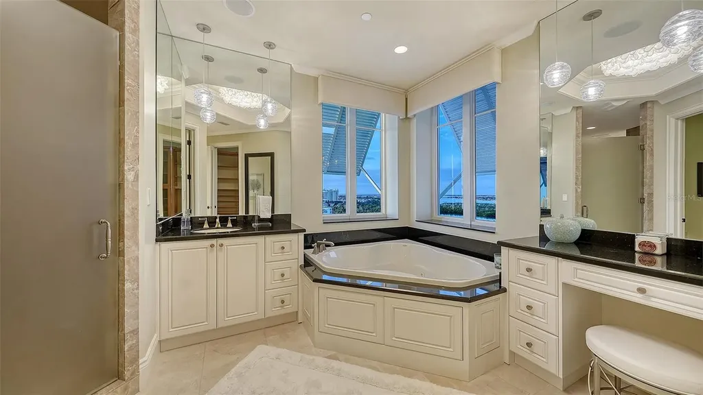 2052 Benjamin Franklin Drive Sarasota FL 34236