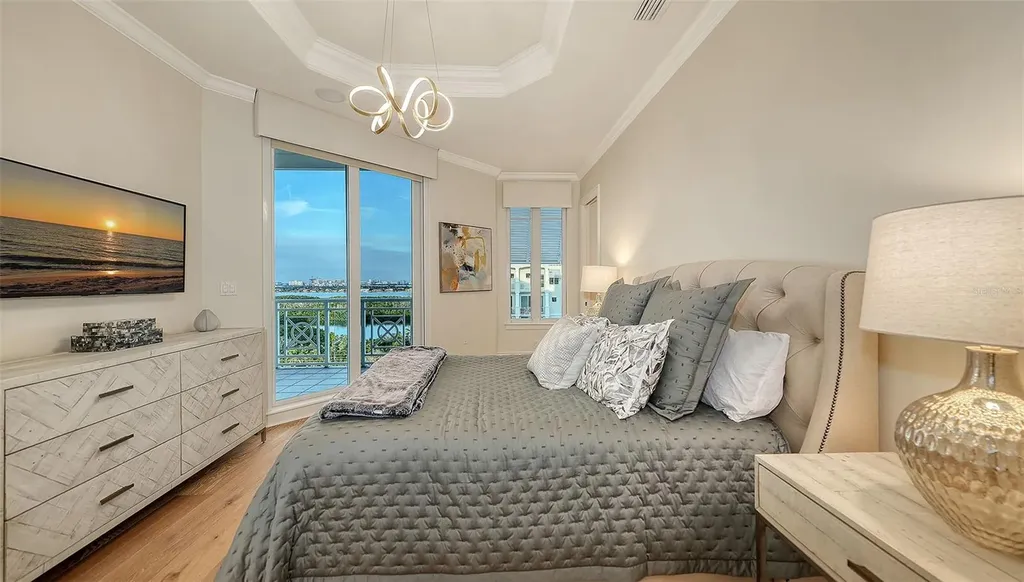 2052 Benjamin Franklin Drive Sarasota FL 34236