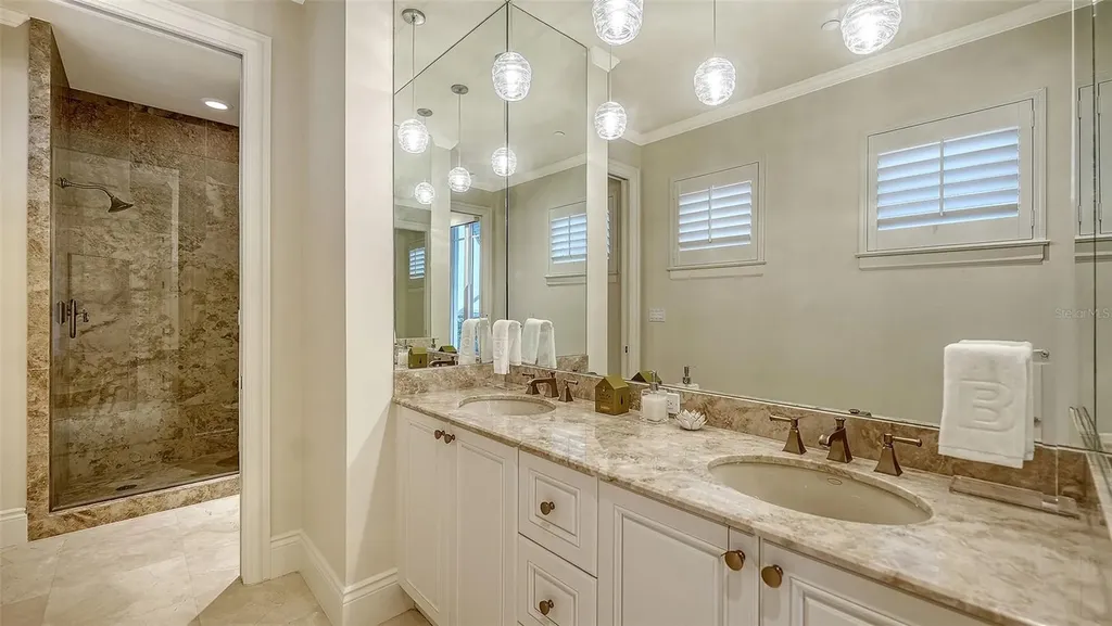 2052 Benjamin Franklin Drive Sarasota FL 34236