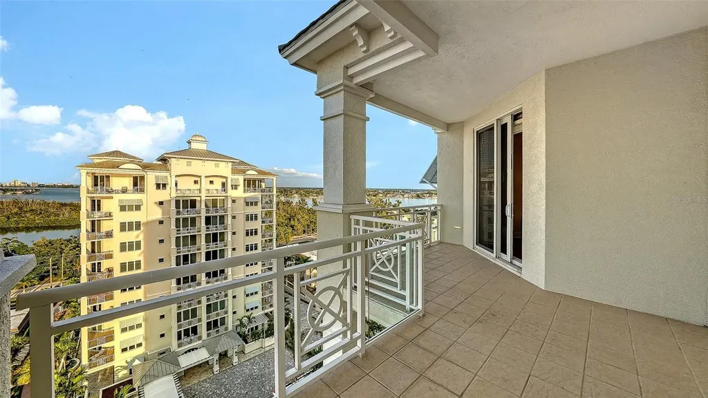 2052 Benjamin Franklin Drive Sarasota FL 34236