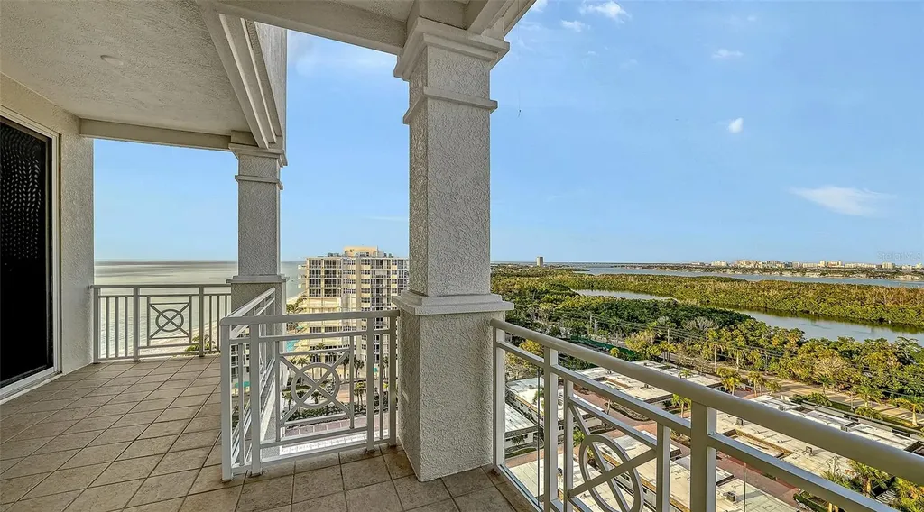 2052 Benjamin Franklin Drive Sarasota FL 34236