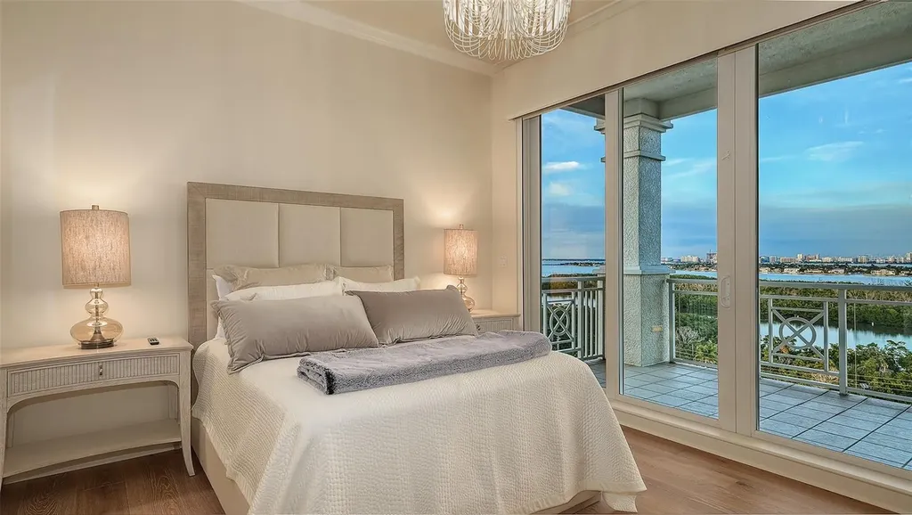 2052 Benjamin Franklin Drive Sarasota FL 34236