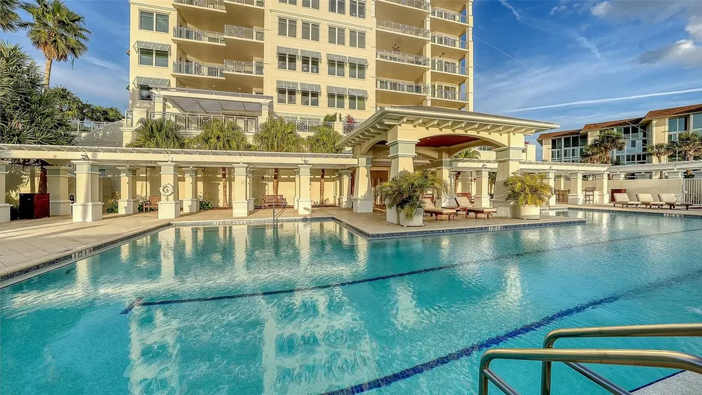 2052 Benjamin Franklin Drive Sarasota FL 34236