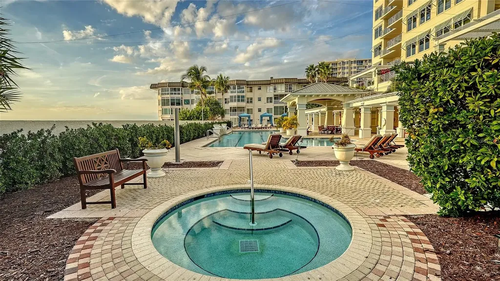2052 Benjamin Franklin Drive Sarasota FL 34236