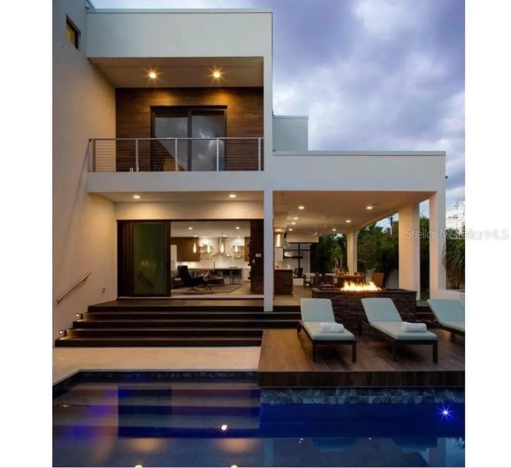 356 Bayview Drive NE St Petersburg FL 33704
