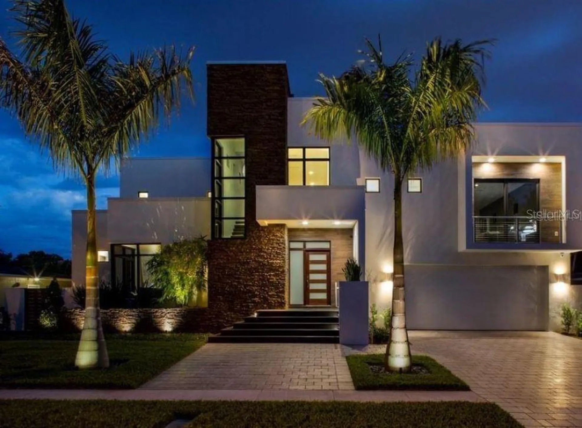 356 Bayview Drive NE St Petersburg FL 33704