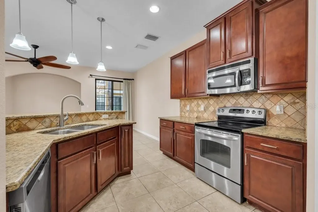 5722 Kinglethill Drive Lithia FL 33547