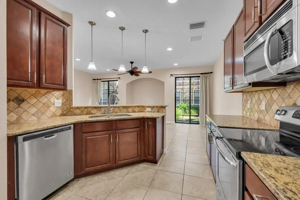 5722 Kinglethill Drive Lithia FL 33547