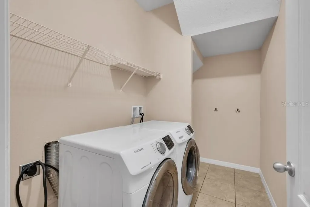 5722 Kinglethill Drive Lithia FL 33547
