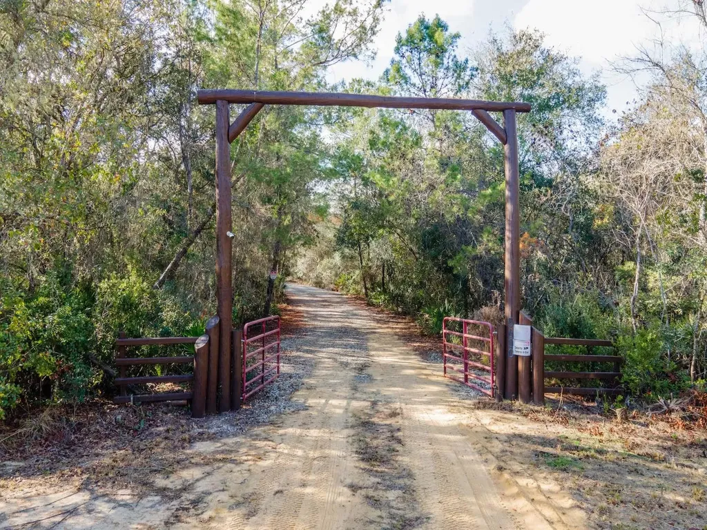 5600 NE Nfr 5 Silver Springs FL 34488