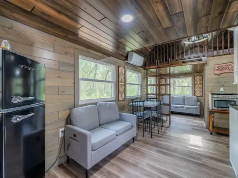 5600 NE Nfr 5 Silver Springs FL 34488