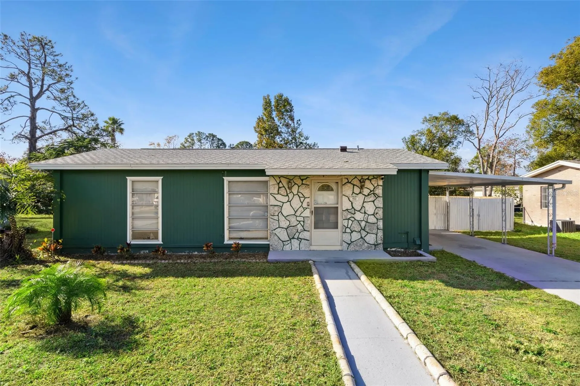 962 Saxon Boulevard Deltona FL 32725