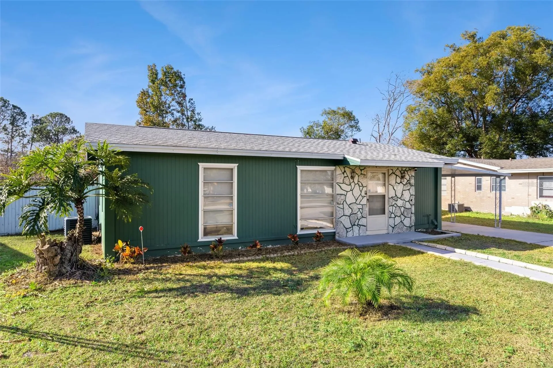 962 Saxon Boulevard Deltona FL 32725