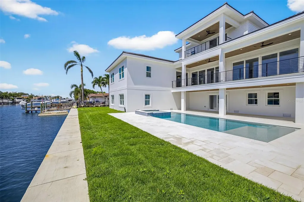2050 Hawaii Avenue NE St Petersburg FL 33703