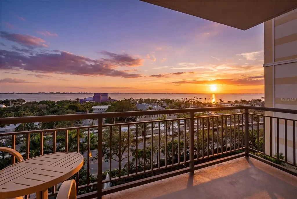 800 N Tamiami Trail Sarasota FL 34236