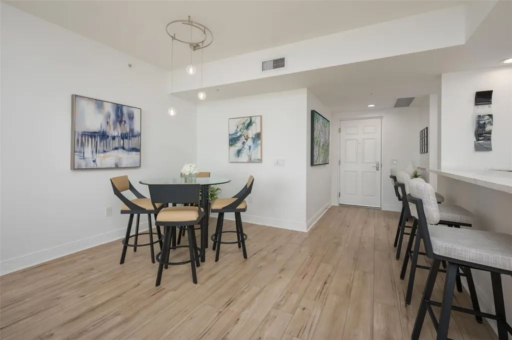 800 N Tamiami Trail Sarasota FL 34236