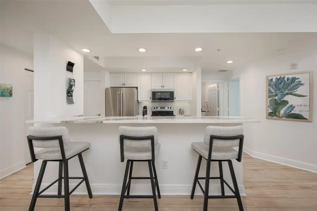 800 N Tamiami Trail Sarasota FL 34236