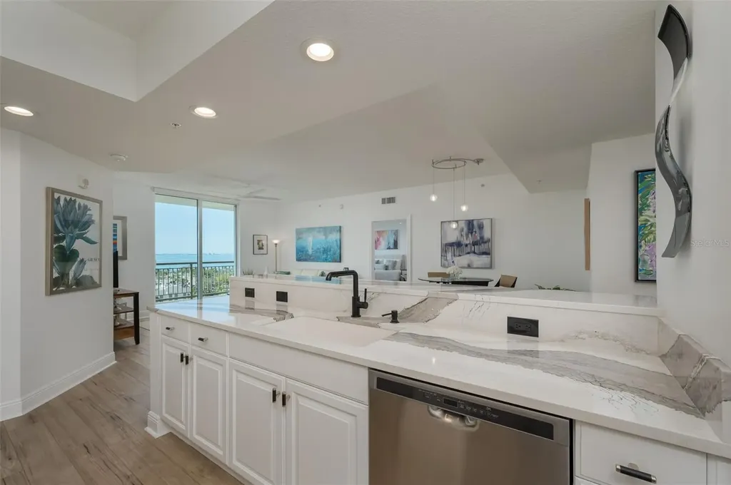 800 N Tamiami Trail Sarasota FL 34236