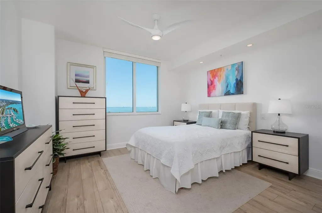 800 N Tamiami Trail Sarasota FL 34236