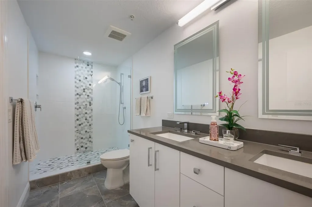 800 N Tamiami Trail Sarasota FL 34236