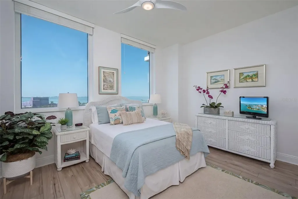 800 N Tamiami Trail Sarasota FL 34236