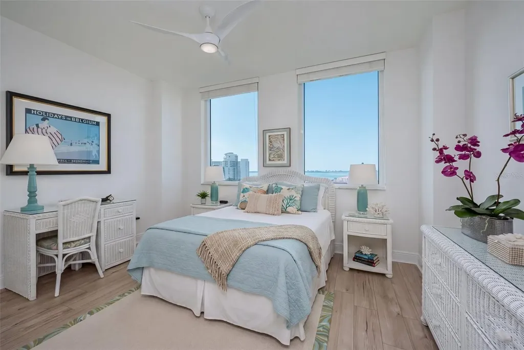 800 N Tamiami Trail Sarasota FL 34236