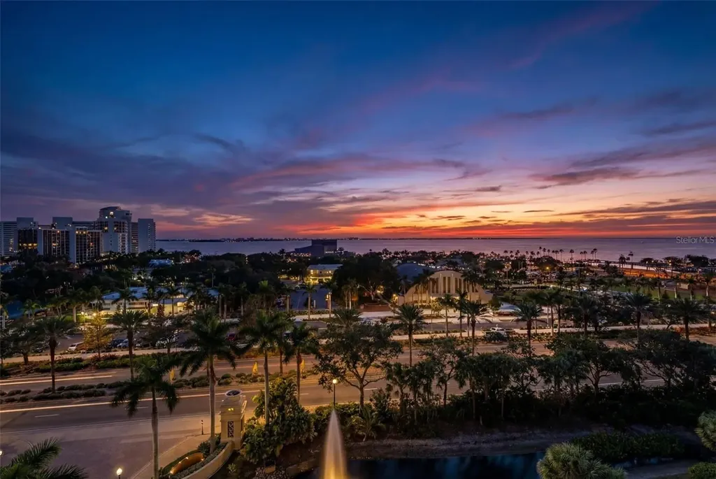 800 N Tamiami Trail Sarasota FL 34236