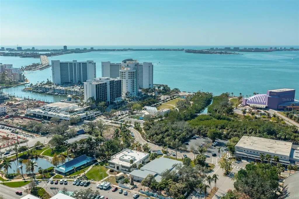 800 N Tamiami Trail Sarasota FL 34236